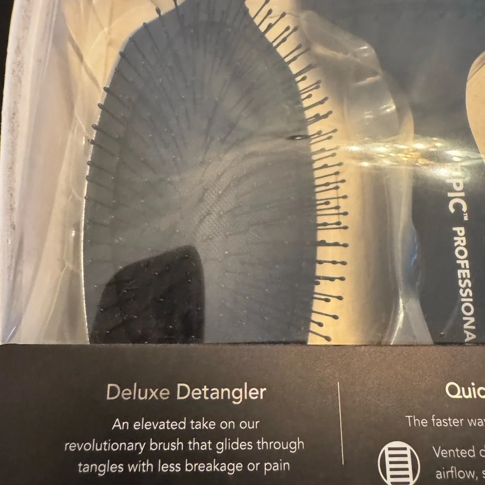 NWT Epic Professional Detangle & Hairbrush Kit